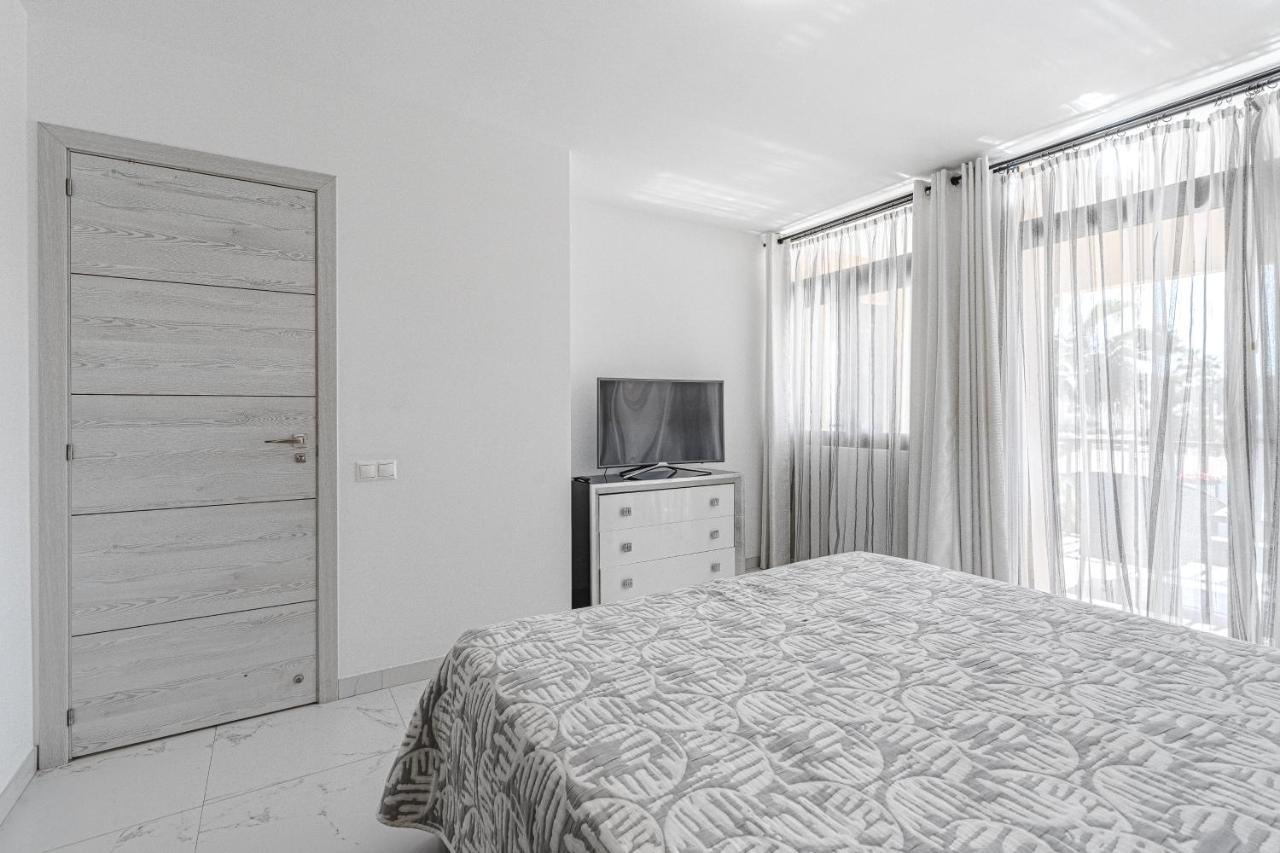Amazing 3 Bedroom Apartment On The First Line Of The Best Las Americas Beach, Air Conditioner And Terrace Ocean View Playa de las Americas (Tenerife) Exterior foto