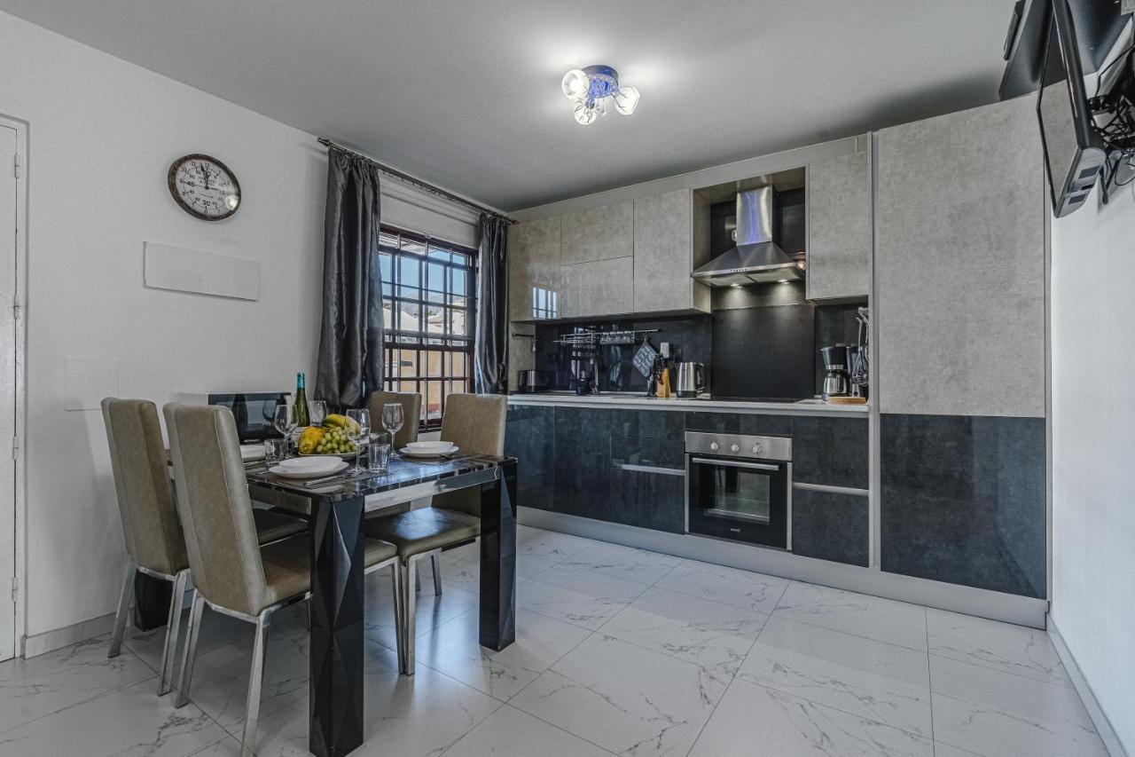 Amazing 3 Bedroom Apartment On The First Line Of The Best Las Americas Beach, Air Conditioner And Terrace Ocean View Playa de las Americas (Tenerife) Exterior foto