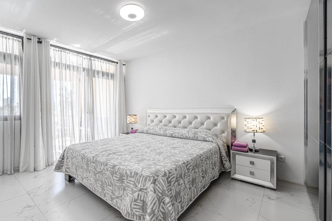 Amazing 3 Bedroom Apartment On The First Line Of The Best Las Americas Beach, Air Conditioner And Terrace Ocean View Playa de las Americas (Tenerife) Exterior foto