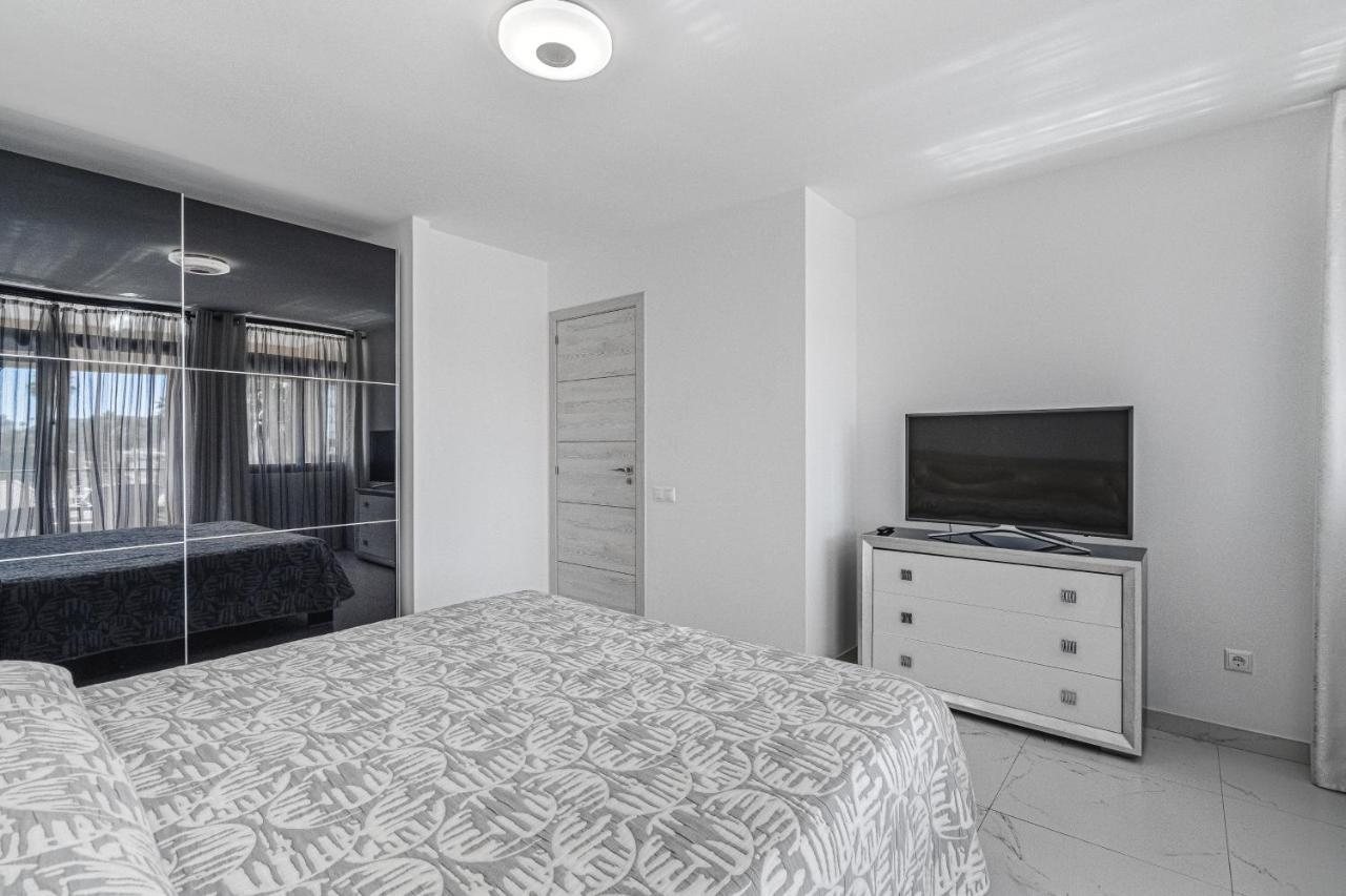 Amazing 3 Bedroom Apartment On The First Line Of The Best Las Americas Beach, Air Conditioner And Terrace Ocean View Playa de las Americas (Tenerife) Exterior foto